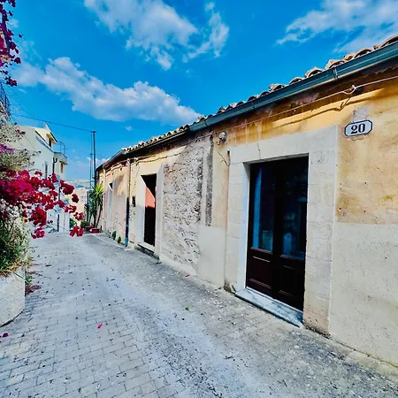 Guesthost - Petra Pece Panoramic Apartment Ragusa
